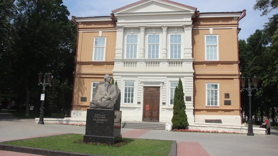 В Саратове пожарные выехали на тушение Радищевского музея
