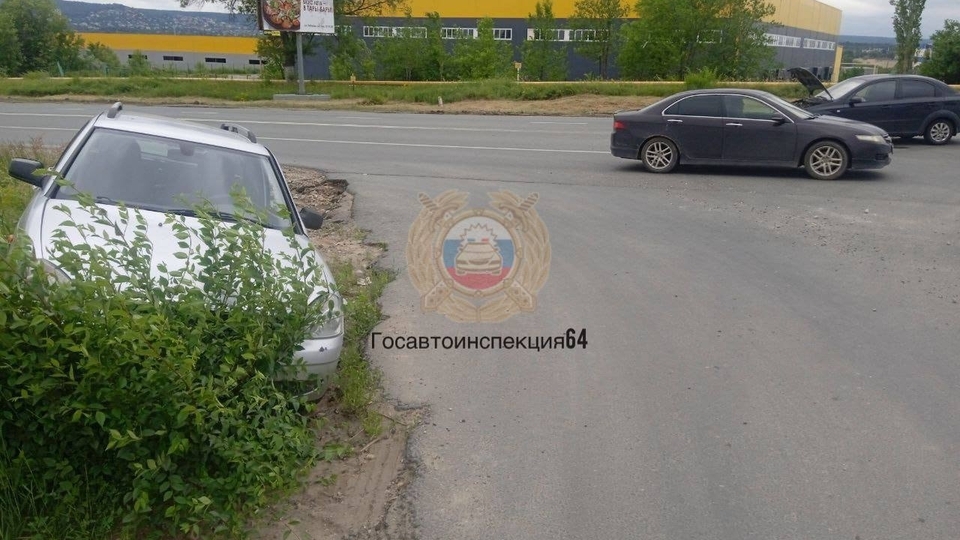 На Московском шоссе дорогу не поделили "Лада" и "Шевроле"