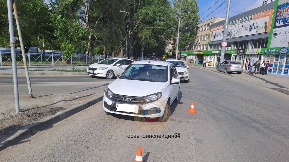 Водитель электровелосипеда оказался в больнице после встречи с "Грантой"