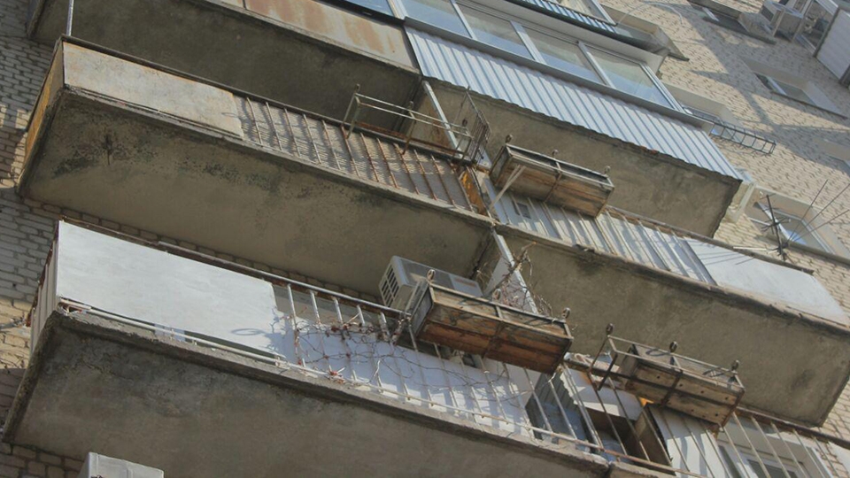 На Огородной от падения с высоты погиб мужчина