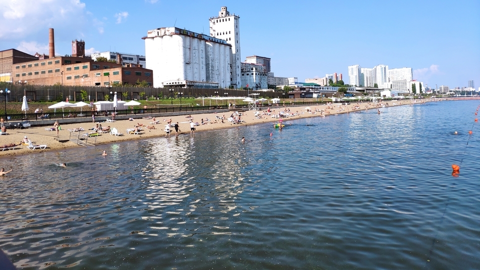 В Саратове на пляже подросток неудачно прыгнул в воду и чуть не утонул
