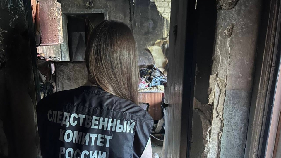 На пожаре в Саратове погибла пенсионерка и пострадал пожилой мужчина