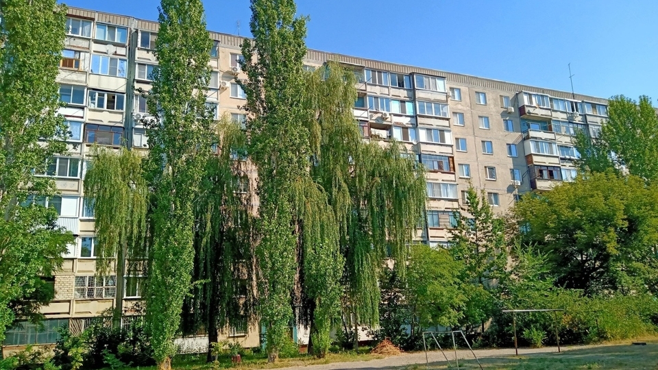 В Саратове из горящей девятиэтажки эвакуировали несколько десятков человек