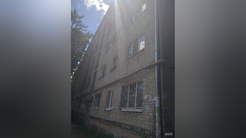 В Заводском районе из задымленного подъезда вывели шесть человек