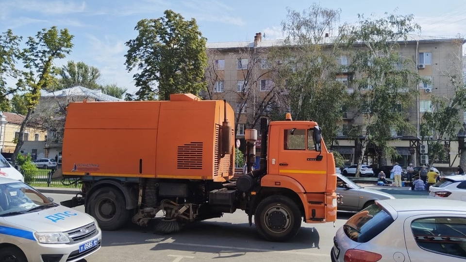 На Московской уборочный "Камаз" сбил женщину
