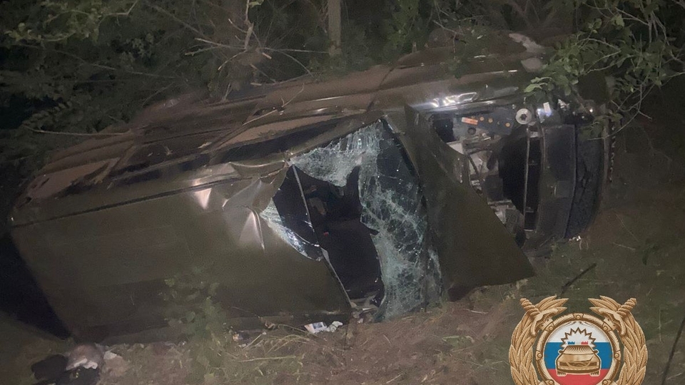 Под Балаковом "Патриот" вылетел с трассы. Три человека в больнице
